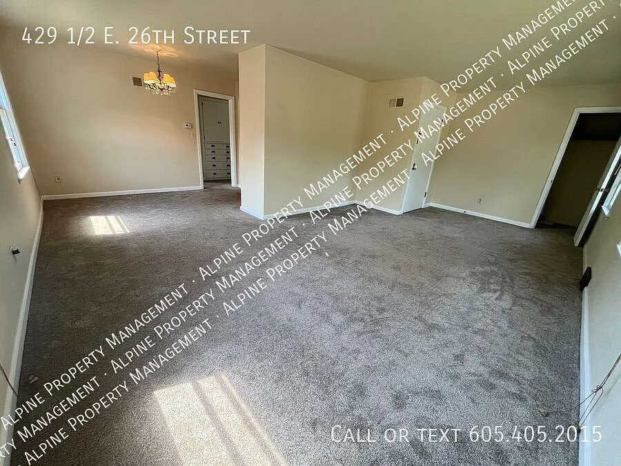 2 Bed/1 Bath Apartment Overlooking McKennan Park! — Photo 1