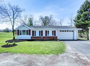 95 Country Club Rd, Abbottstown, PA 17301