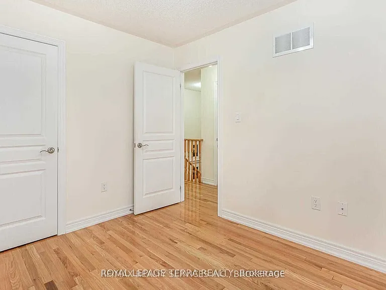 9 Chesterwood Cres — Photo 12
