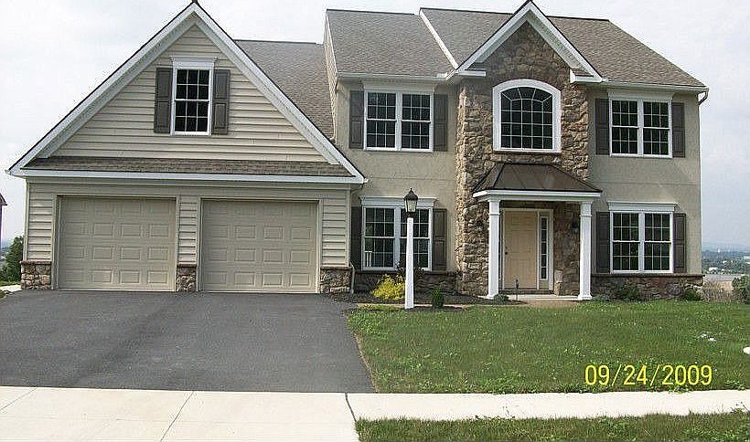Front of 654 Eaglet Circle