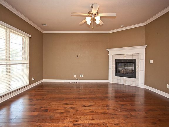 3rd image of 1511 NE Young Ave