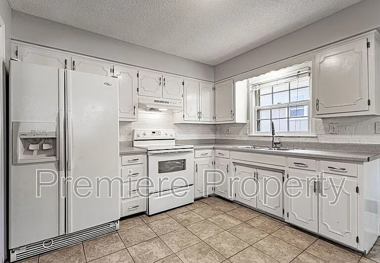 4329 Sterling Ave — Photo 4