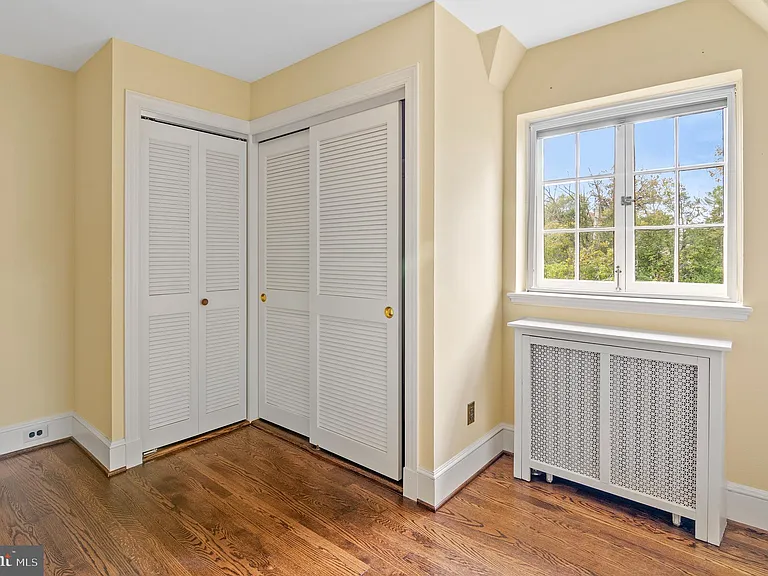 7704 Crossland Rd — Photo 32