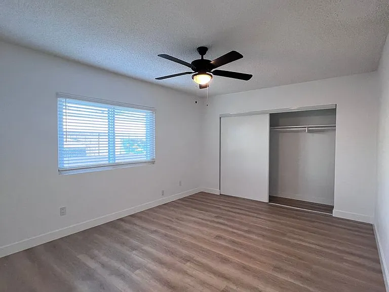 Pacific Breeze Apartments — Photo 6