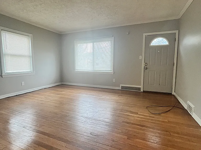 14906 Harvard Ave — Photo 2