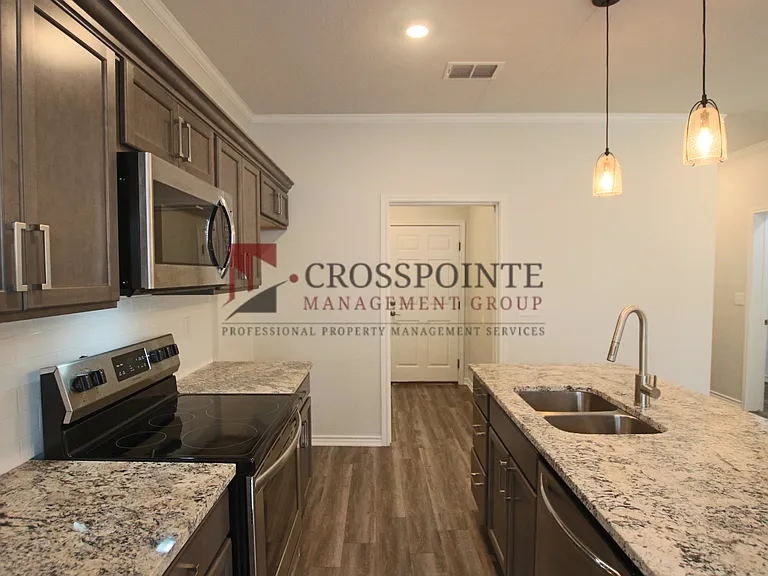 1927 Lindbergh Dr #301 — Photo 40