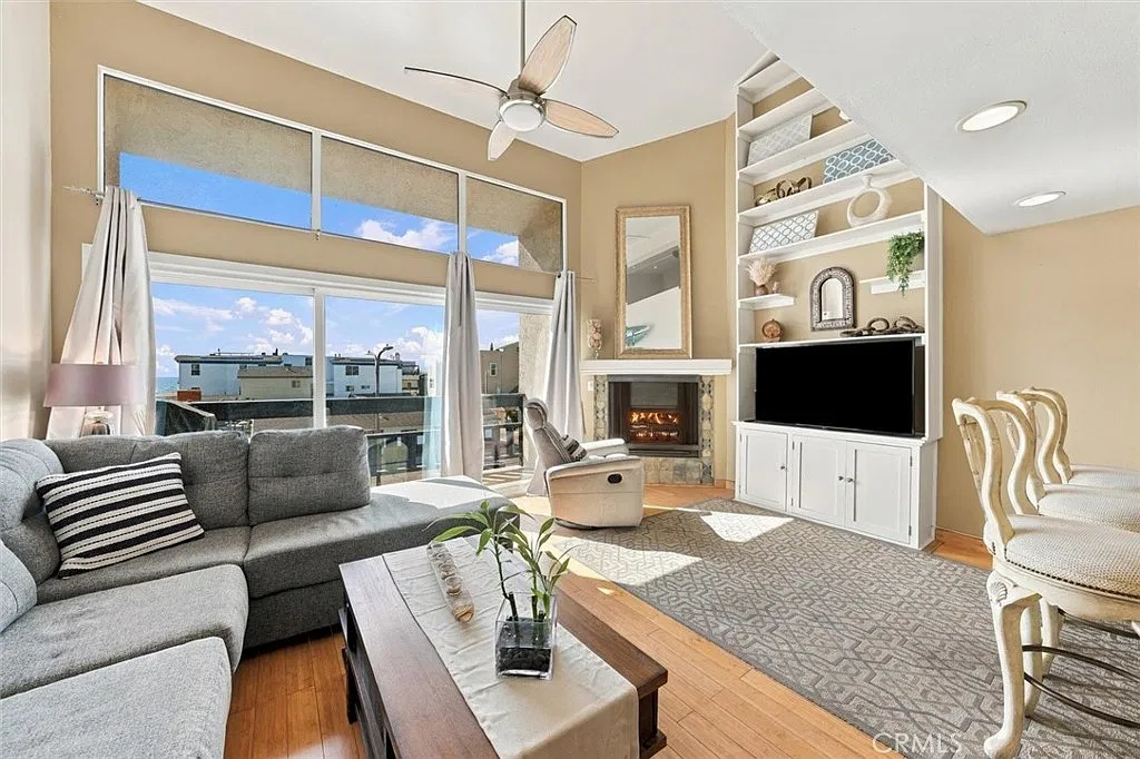 2 bed, 1049 sqft, $5,500 — Photo 1