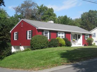 28 Cleghorn Ln, Tewksbury, MA 01876