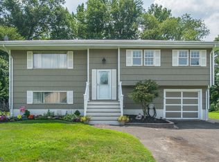 22 Fox Hill Rd, Fairfield, NJ 07004