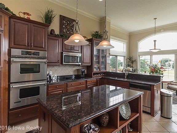 4th image of 850 Burr Oaks Dr