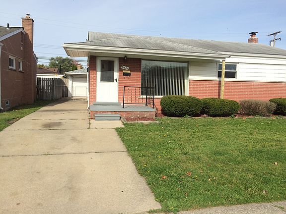 2nd image of 31628 Ann Arbor Trl