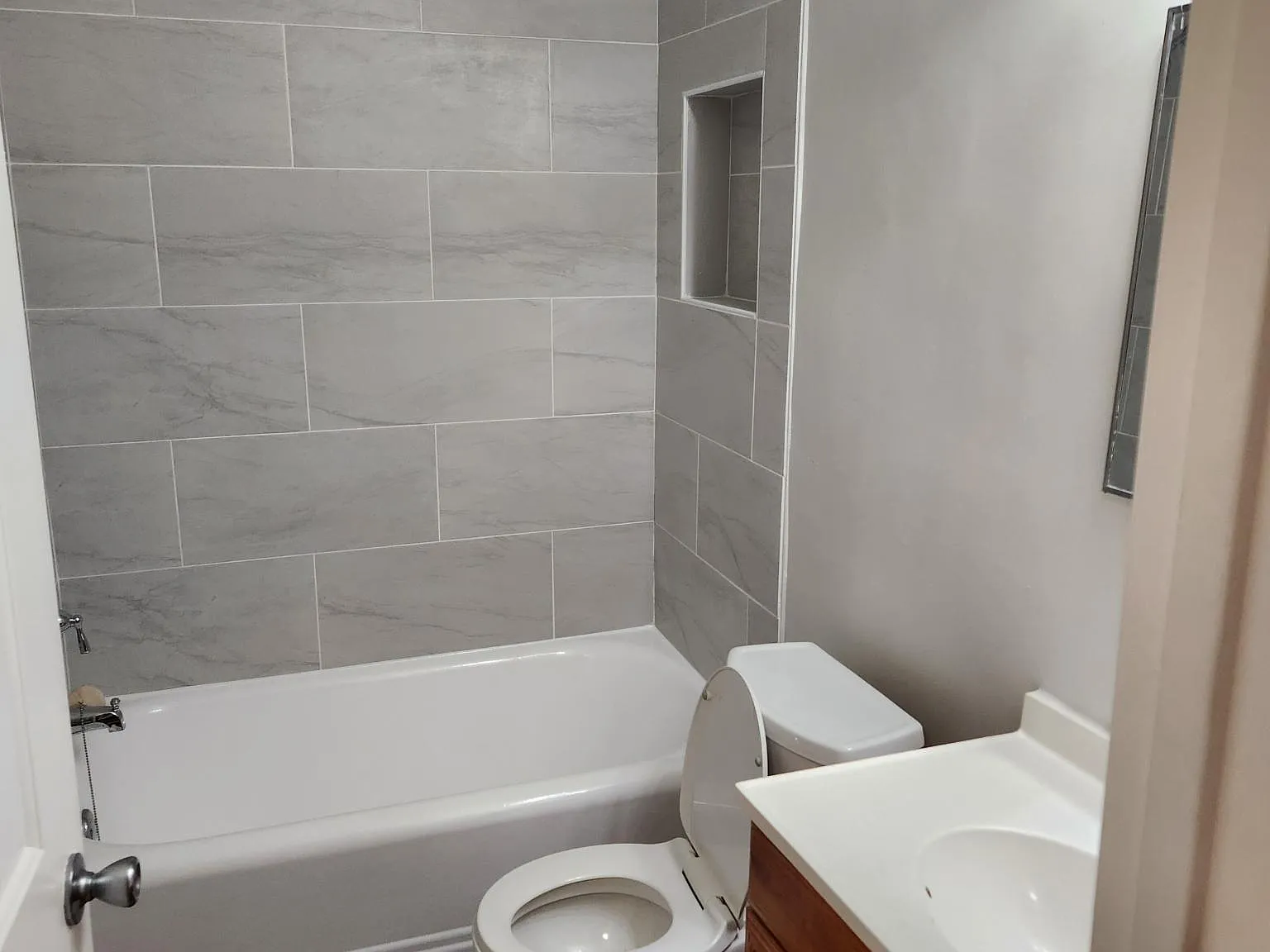 4 bed, 1400 sqft, $5,500 — Photo 3
