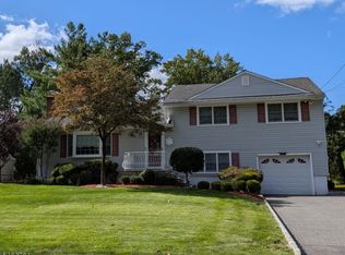 317 Old Tote Rd, Mountainside, NJ 07092