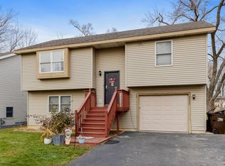 4620 Parkview Dr, Mccullom Lake, IL 60050