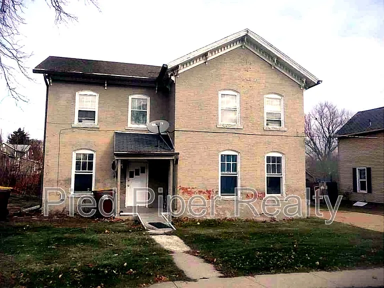 810 1/2 E Shawnee St — Photo 1