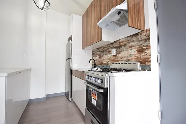 Rented by Jankos Group LLC | media 11