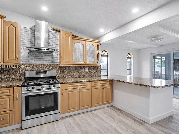 4th image of 10981 SW 44th St