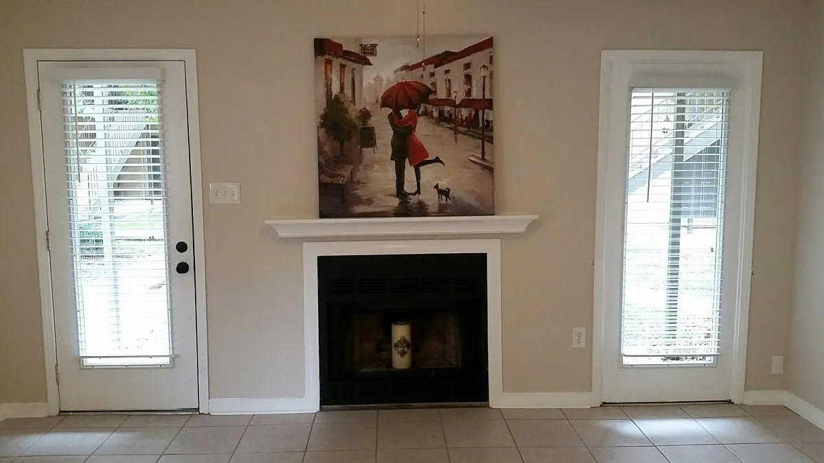 2 bed, 985 sqft, $1,300 — Photo 1