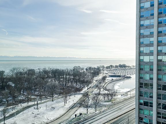 2nd image of 3600 N Lakeshore Dr #1619