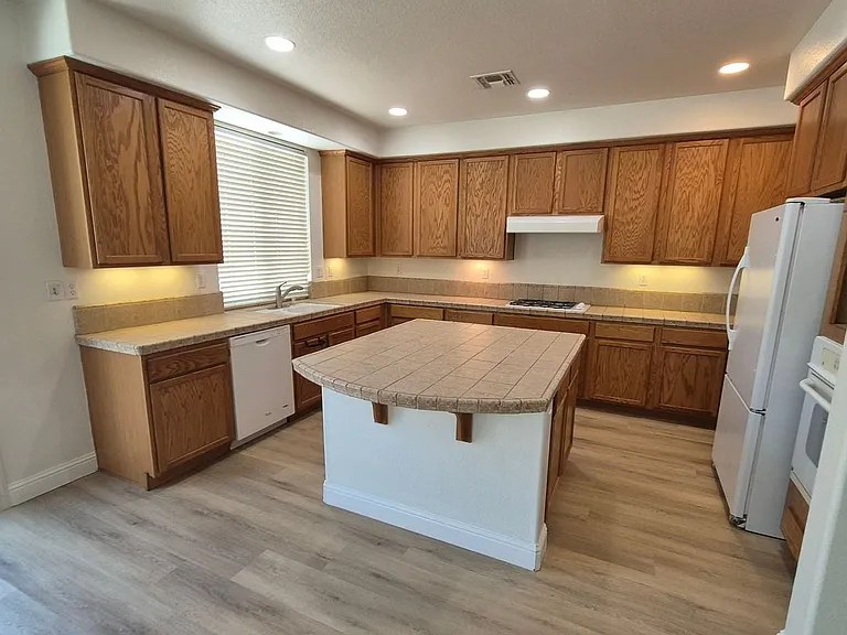 9835 Peters Ranch Way — Photo 11