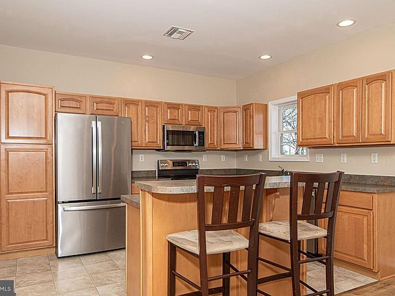 3rd image of 283 Rock Ridge Rd