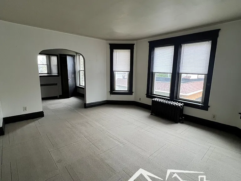343 E Division St #3 — Photo 5