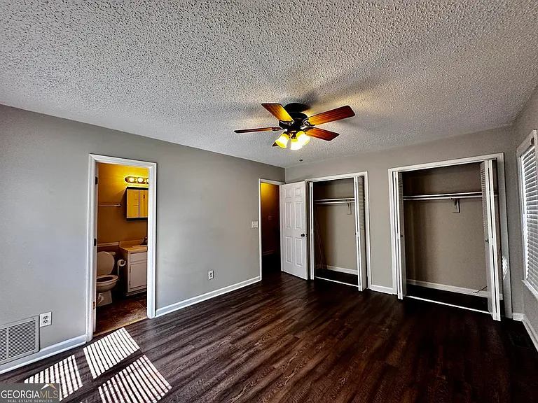 1060 Falling Water Dr SE — Photo 11