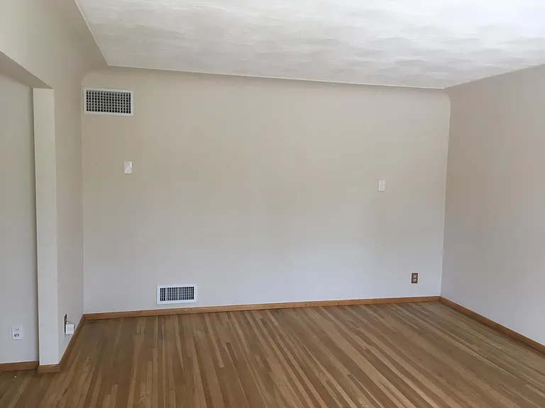 723 Adams St NE — Photo 4