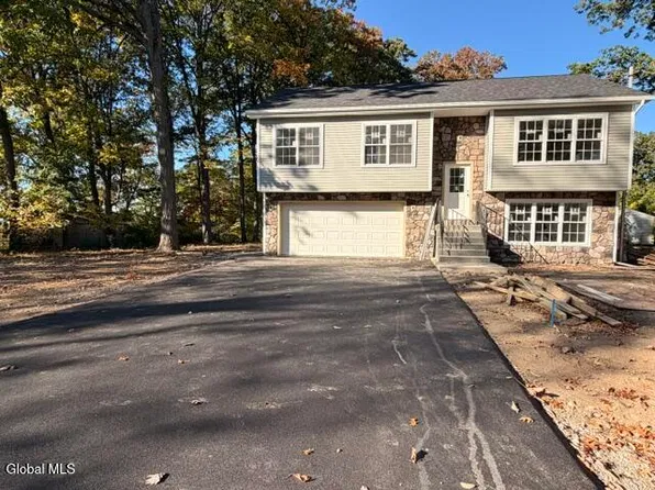 323 Madison Avenue E, Rensselaer, NY 12144