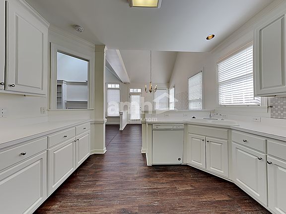 3rd image of 300 Lucas Park Dr