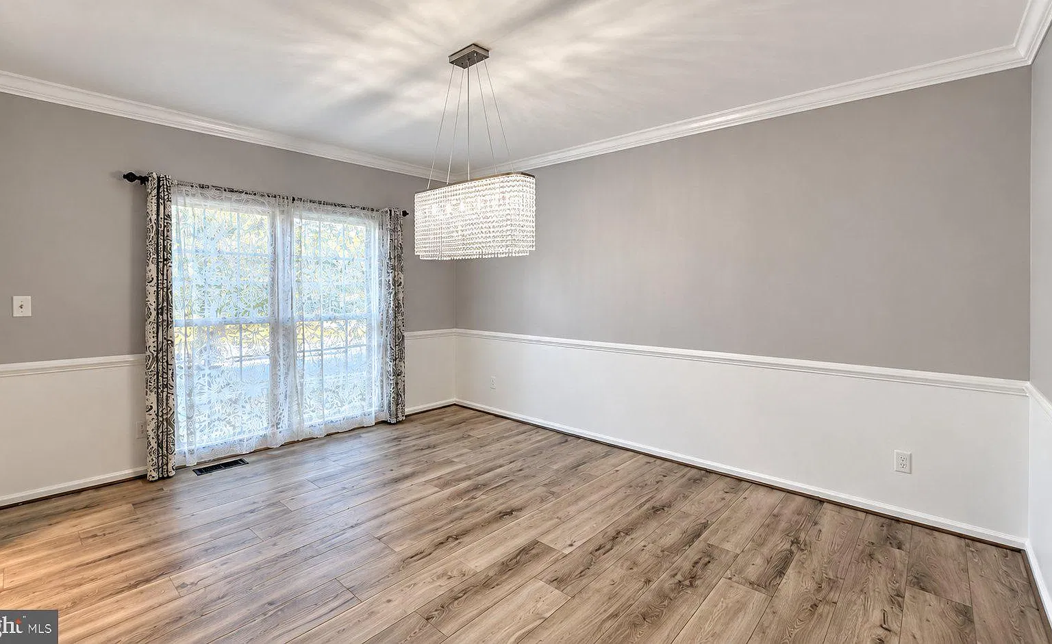 4 bed, 2.5 bath, 2584 sqft, $3,300 — Photo 4