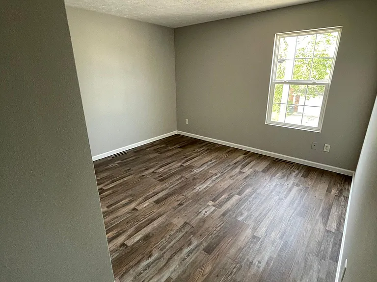 403 S Pike Ave — Photo 3
