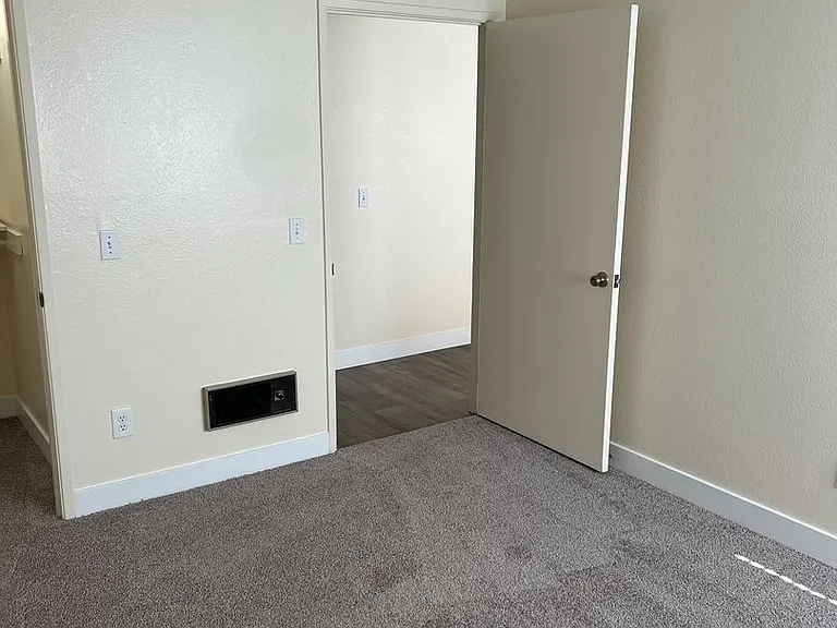 La Fuente Apartments — Photo 13