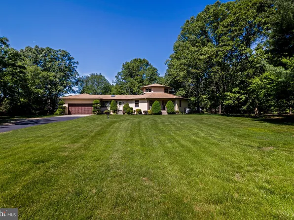 535 Pratt St, Hammonton, NJ 08037