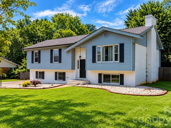 1197 Zion Church Rd, Hickory, NC 28602