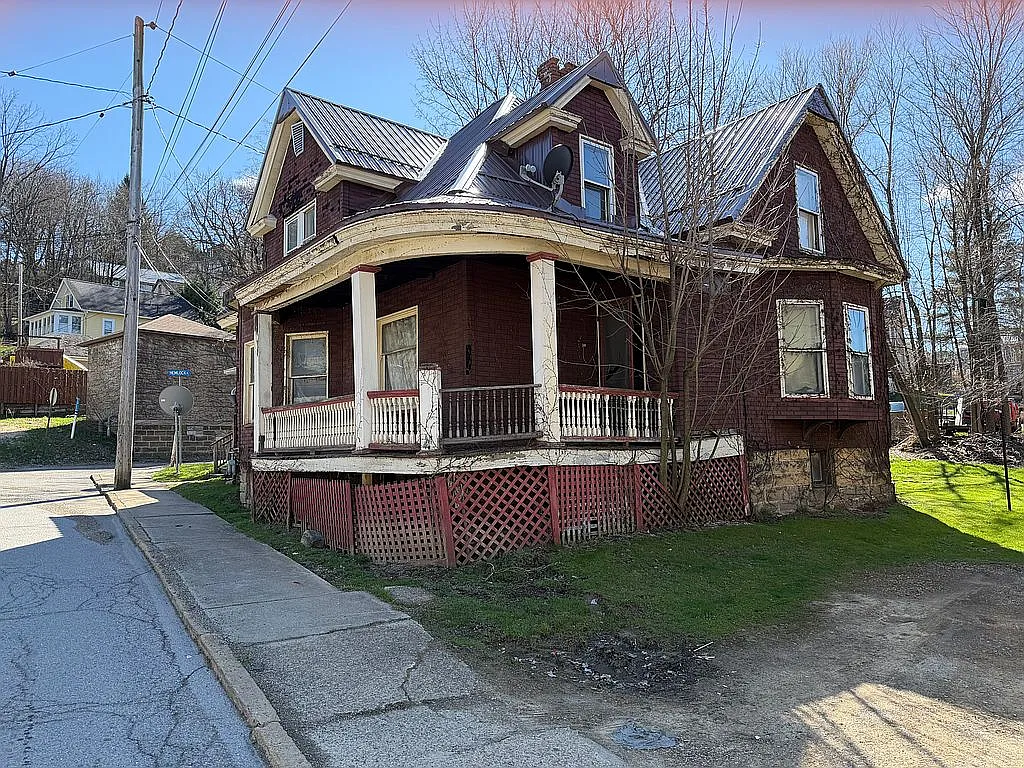 306 Wilson Ave photo 1