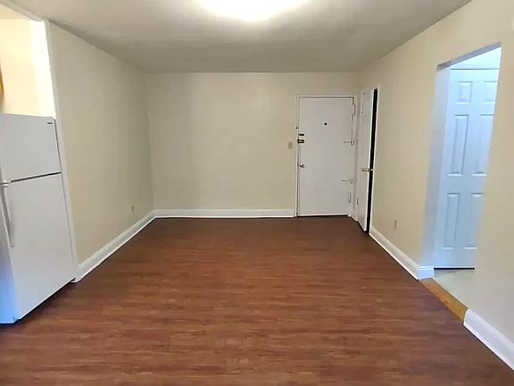 5th image of 323 Sanford Ave APT 2F