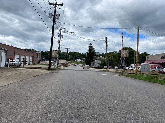 5th image of 35 E Main St