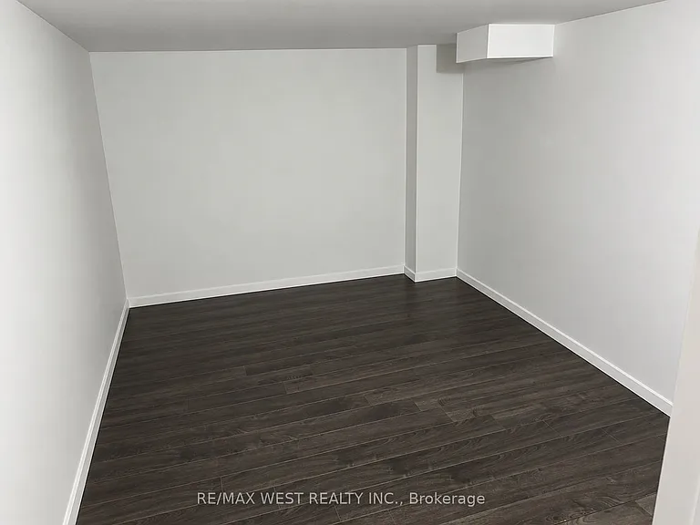 4 Matagami St — Photo 3