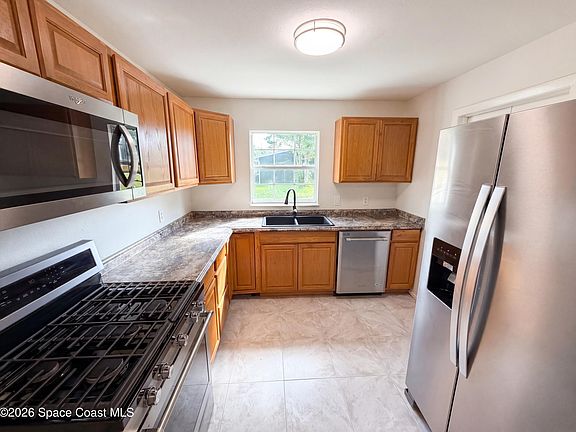 5th image of 1057 Lakemoor Blvd