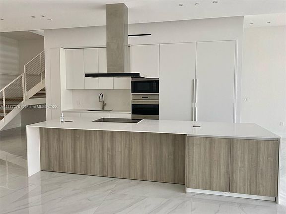 4th image of 3750 Yacht Club Dr #4