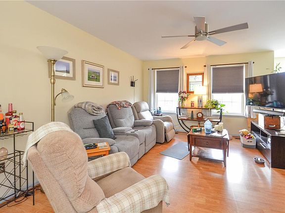 3rd image of 3157 Florian St