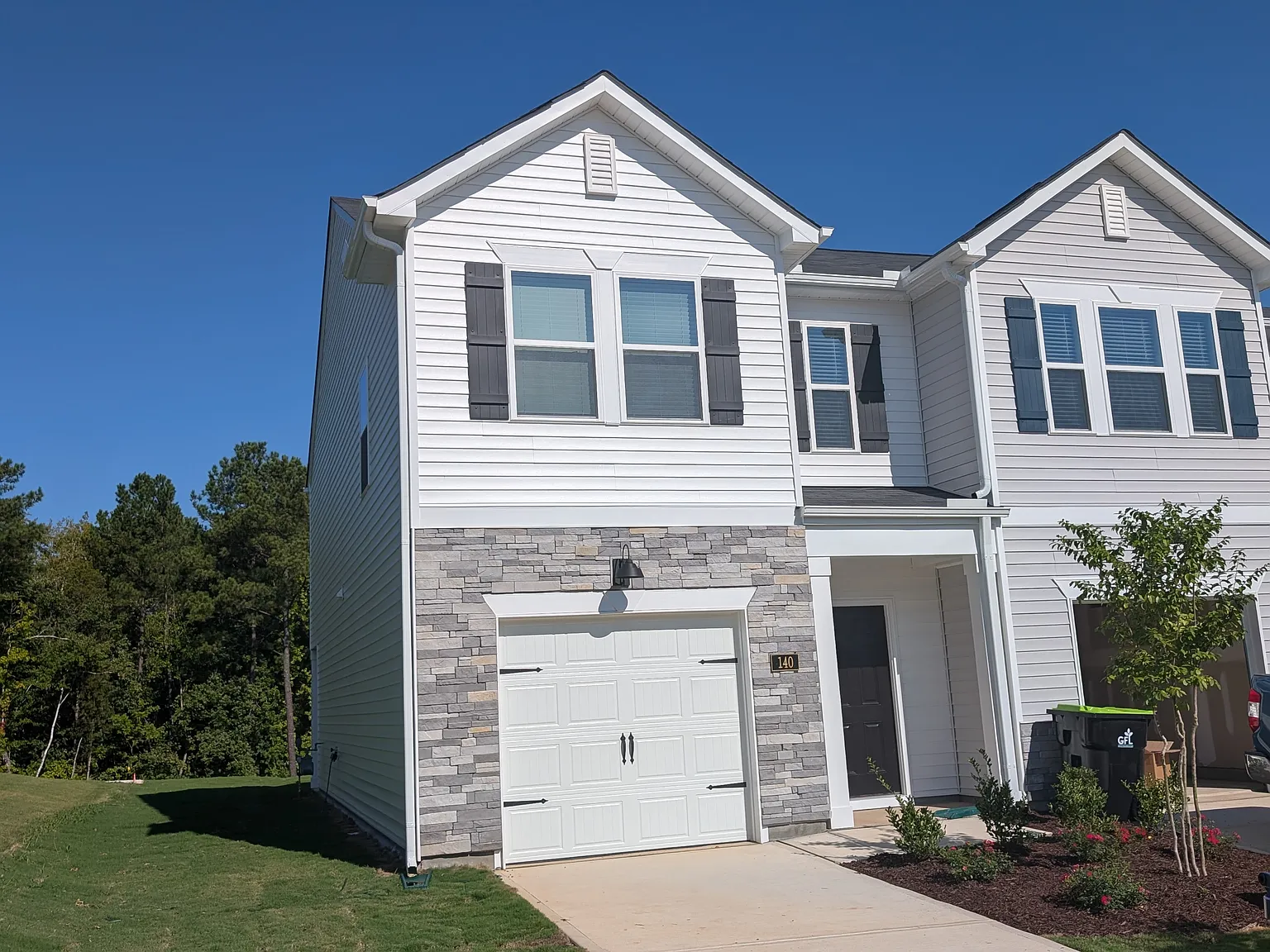 3 bed, 2.5 bath, 1429 sqft, $1,700 — Photo 1