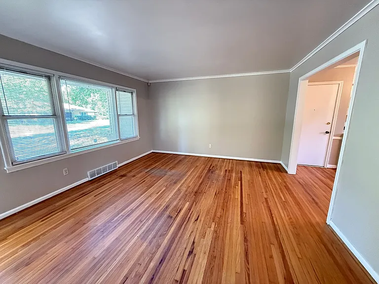 5213 S Saint Louis Ave — Photo 11