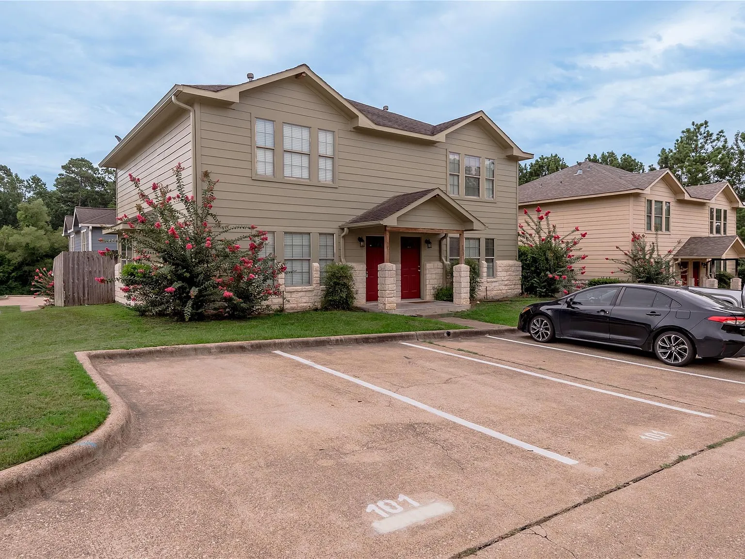 3 bed, 3.0 bath, 1382 sqft, $1,500 — Photo 1