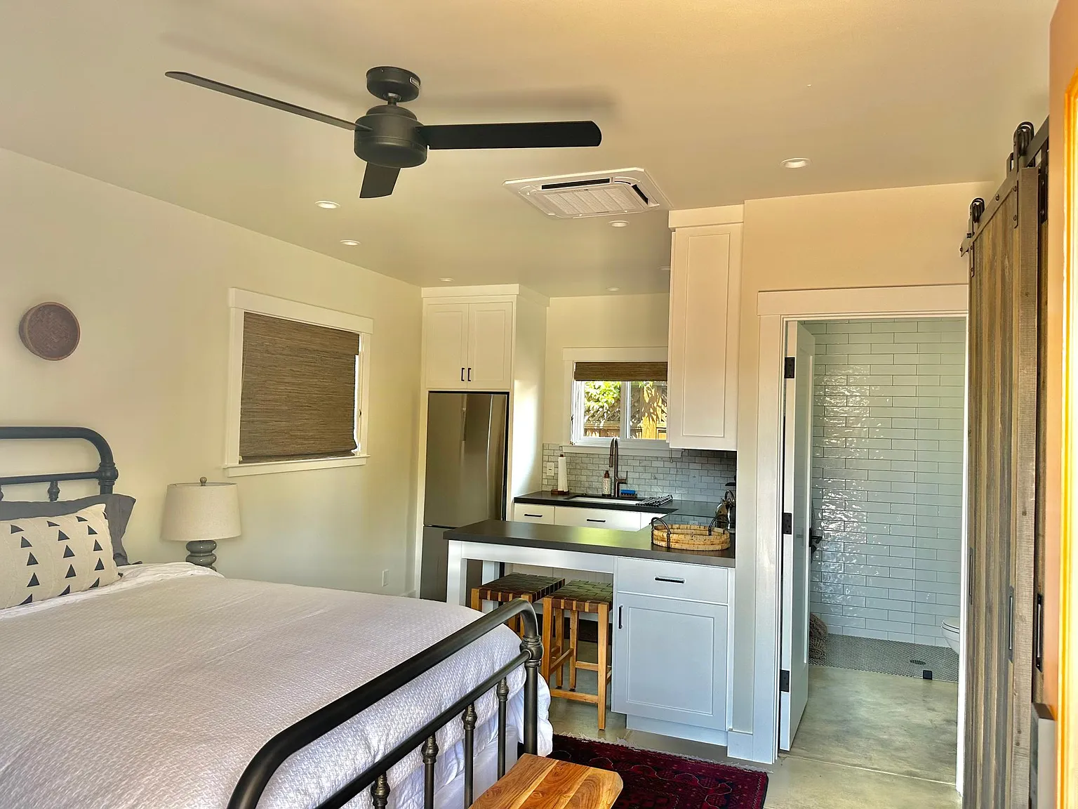 1 bed, 320 sqft, $2,200 — Photo 3
