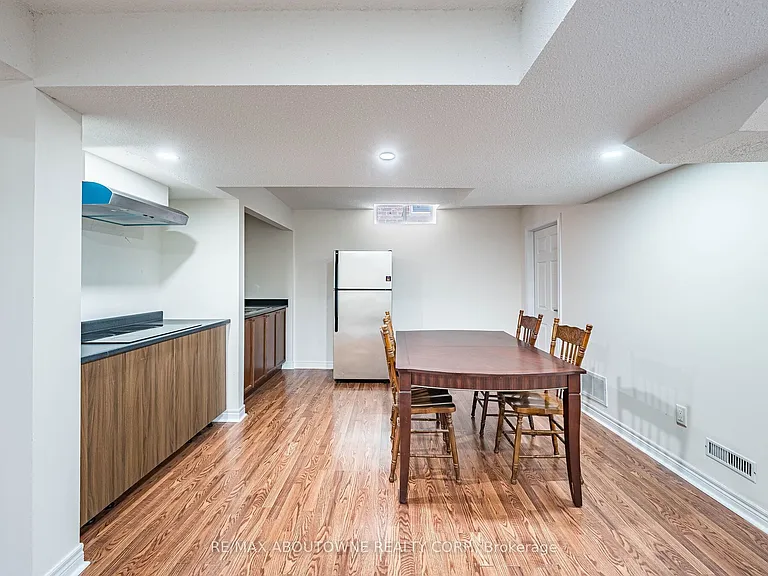 3221 Erin Centre Blvd #BASEMENT — Photo 10