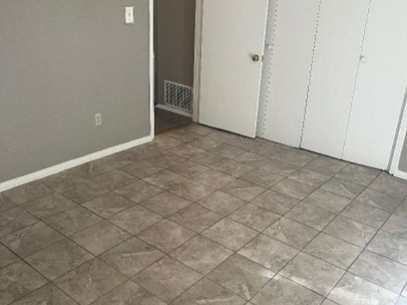 3rd image of 150 N McLean Blvd #4