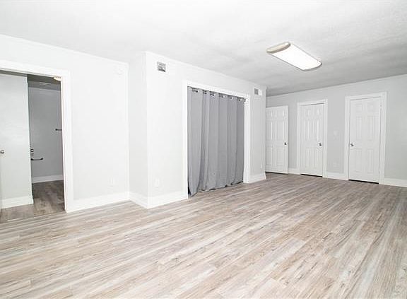 5th image of 59421 Pineridge Rd