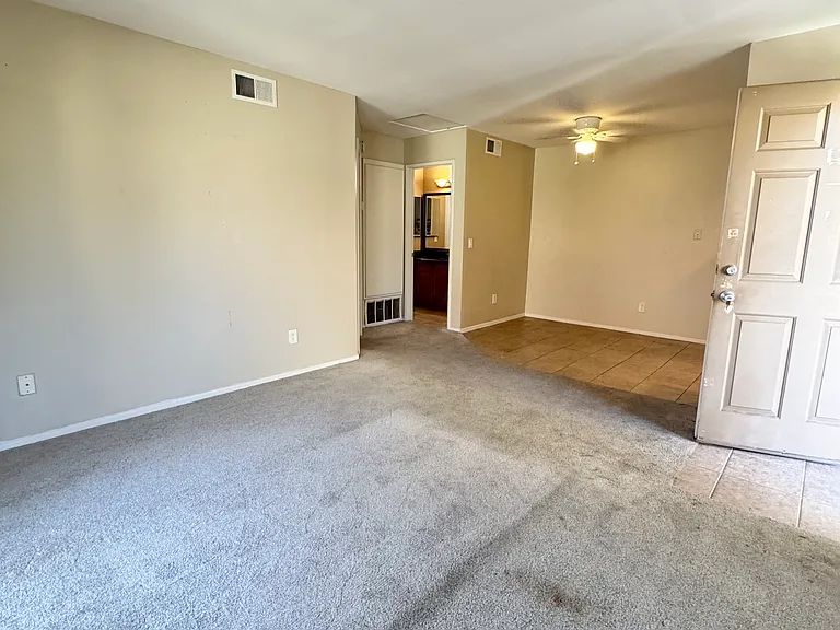 1134 W Blaine St #202 — Photo 4